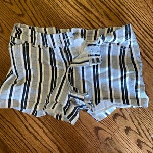 Old navy black and white shorts. Size 4